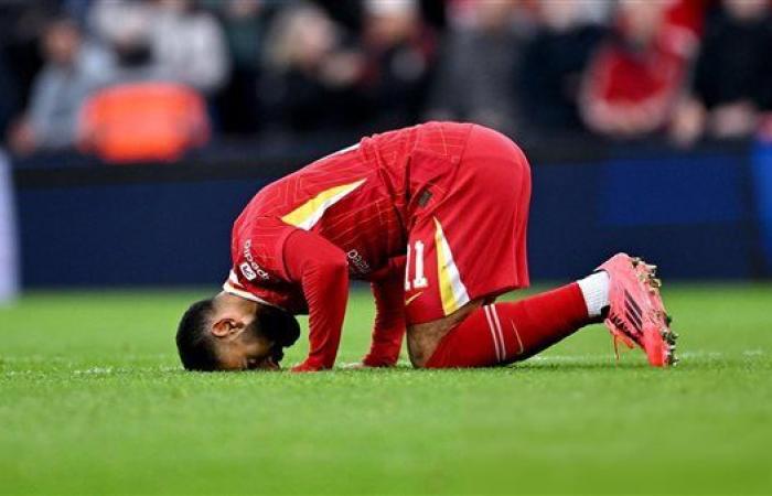 «لسه بيجري ويعافر بعد الثلاثين».. محمد صلاح أفضل بديل في ليفربول